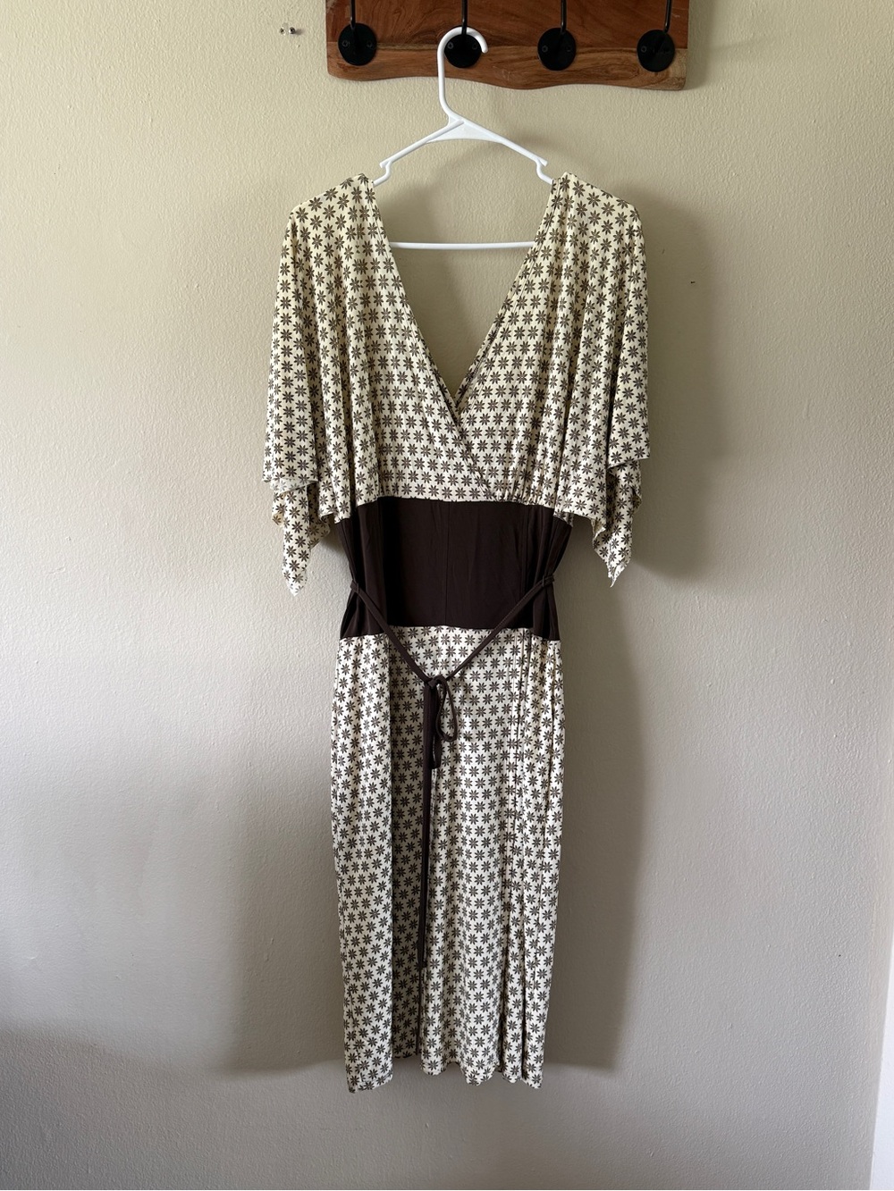 AA Studio AA Y2K Cream Brown Cape Sleeve Surplice V Neck Midi Dress Size 14W